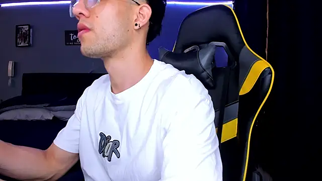 alexgiraldo   online show from 09/24/25, 02:42