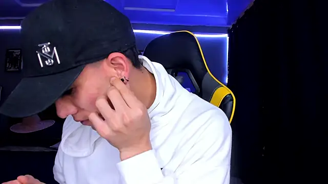 alexgiraldo   online show from 09/28/25, 11:37