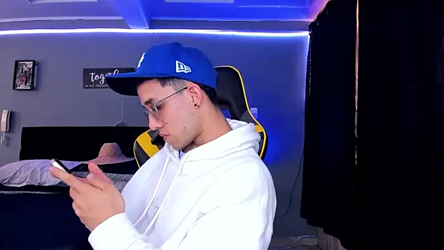 alexgiraldo   online show from 10/04/25, 01:20