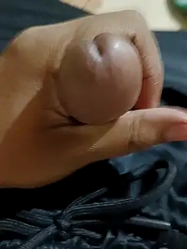 zayaan0 online show from 11/12/25, 05:57