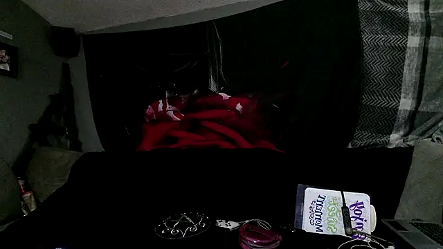 Snapshot of Splash_Queen420 chatting on 10/24/25, 03:47 Splash Queen420 online show from 10/24/25, 03:47