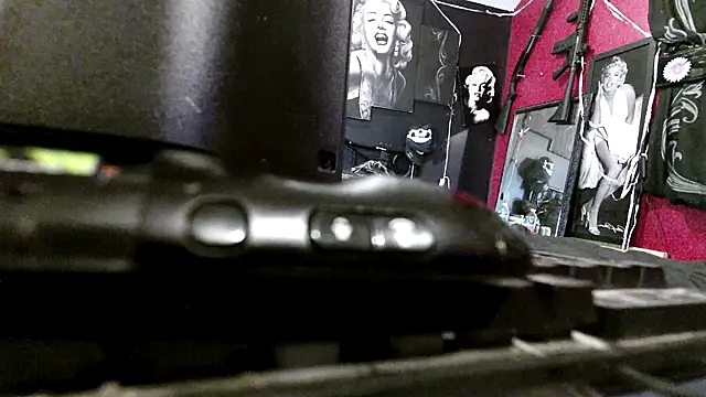 Snapshot of Splash_Queen420 chatting on 12/17/25, 08:09 Splash Queen420 online show from 12/17/25, 08:09