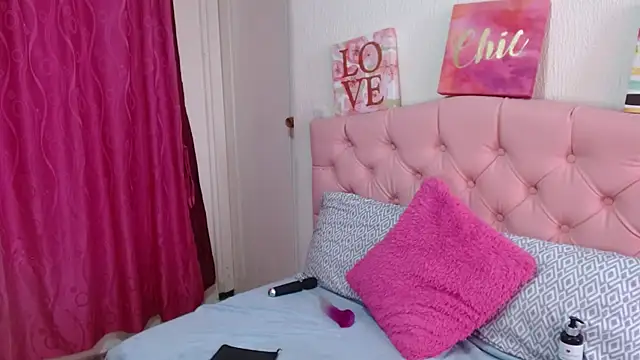 Snapshot of Emma-Flowers chatting on 10/08/25, 07:11 Emma-Flowers online show from 10/08/25, 07:11