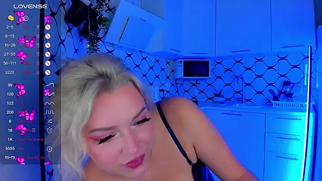 Snapshot of Candy_Mur chatting on 09/21/25, 04:08 Candy Mur online show from 09/21/25, 04:08