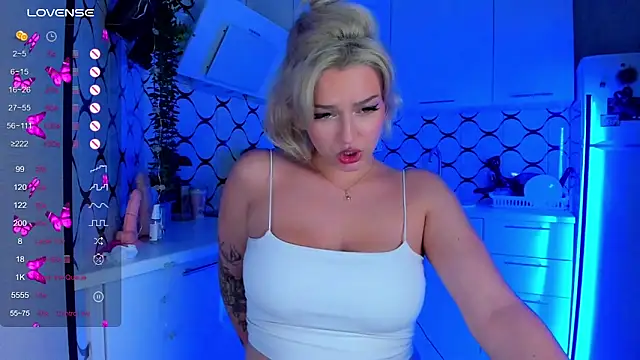 Snapshot of Candy_Mur chatting on 09/30/25, 08:58 Candy Mur online show from 09/30/25, 08:58