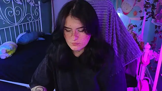 Snapshot of Dark_Shine chatting on 10/28/25, 05:22 Dark Shine online show from 10/28/25, 05:22