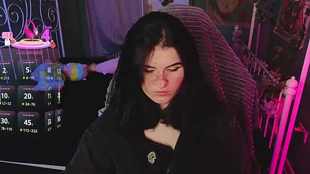 Snapshot of Dark_Shine chatting on 11/18/25, 10:20 Dark Shine online show from 11/18/25, 10:20