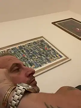 Snapshot of Maurinho3005 chatting on 10/28/25, 11:07 Maurinho3005 online show from 10/28/25, 11:07