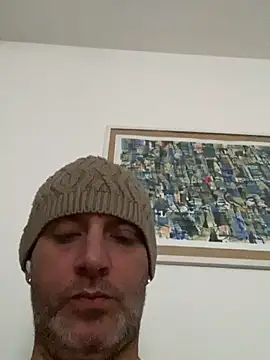 Snapshot of Maurinho3005 chatting on 11/20/25, 08:14 Maurinho3005 online show from 11/20/25, 08:14