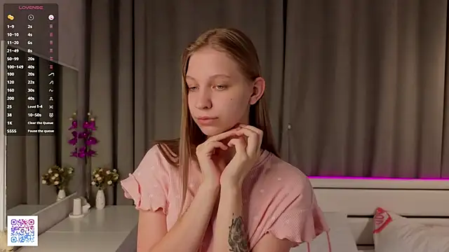 LynneHaviland online show from 10/07/25, 06:38