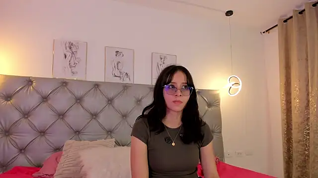 Naughty Couple83 online show from 05/05/26, 07:00