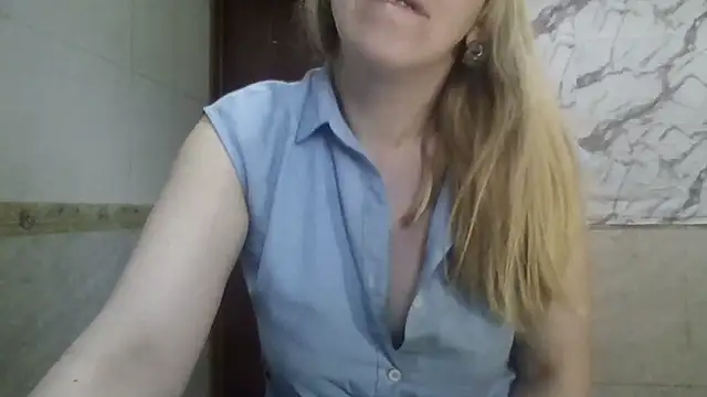 Snapshot of MiyaHottie chatting on 04/28/26, 06:29 MiyaHottie online show from 04/28/26, 06:29