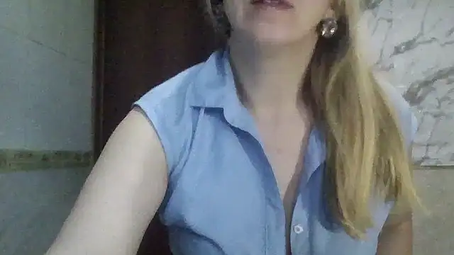 Snapshot of MiyaHottie chatting on 05/15/26, 01:56 MiyaHottie online show from 05/15/26, 01:56