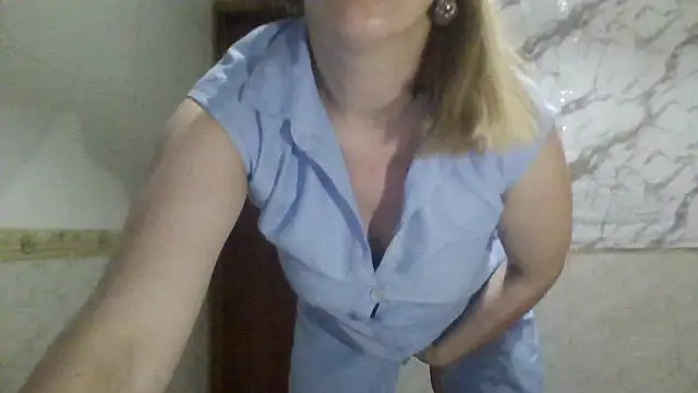 Snapshot of MiyaHottie chatting on 07/19/26, 01:31 MiyaHottie online show from 07/19/26, 01:31