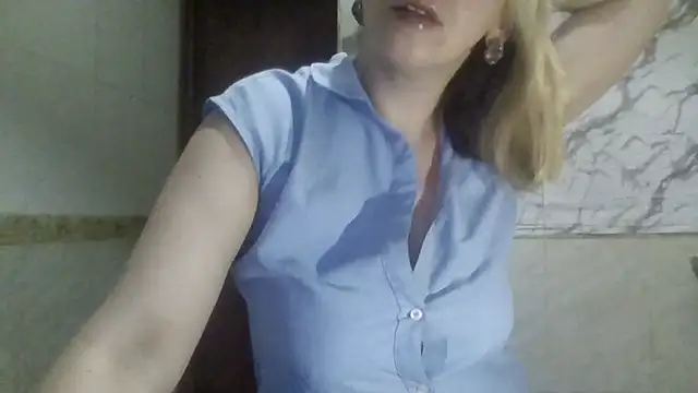 Snapshot of MiyaHottie chatting on 07/21/26, 06:49 MiyaHottie online show from 07/21/26, 06:49
