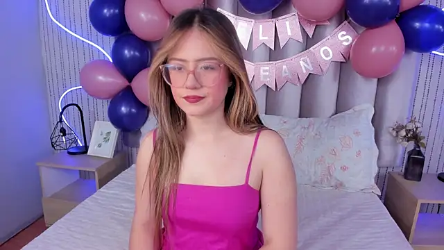 Snapshot of SamanthaPeachss chatting on 09/19/25, 12:28 SamanthaPeachss online show from 09/19/25, 12:28