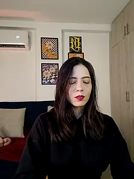 Snapshot of mishelkrave_ chatting on 10/19/25, 11:16 mishelkrave online show from 10/19/25, 11:16