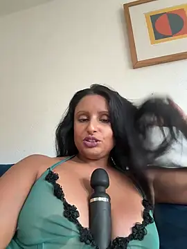 Snapshot of Angelaarayexx chatting on 09/17/25, 09:55 Angelaarayexx online show from 09/17/25, 09:55