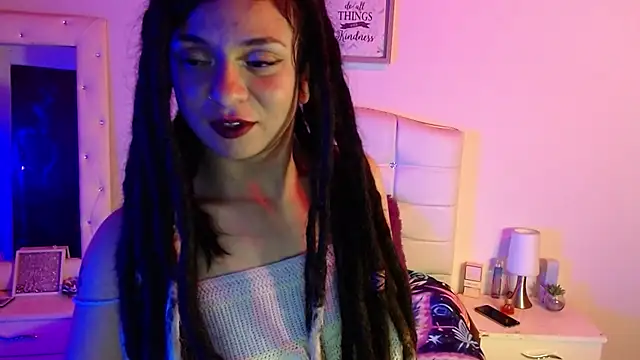 Snapshot of elapetitie chatting on 09/24/25, 04:05 elapetitie online show from 09/24/25, 04:05