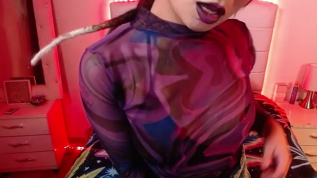 Snapshot of elapetitie chatting on 10/05/25, 03:49 elapetitie online show from 10/05/25, 03:49