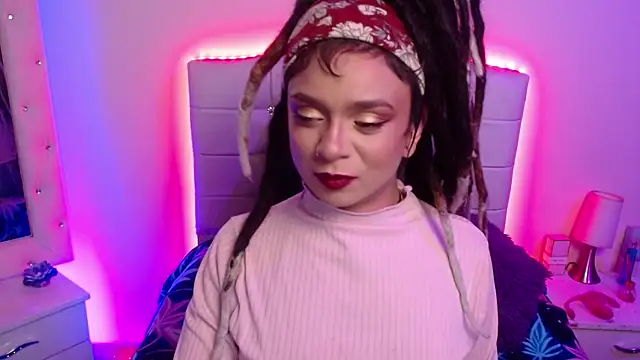 Snapshot of elapetitie chatting on 10/23/25, 05:29 elapetitie online show from 10/23/25, 05:29