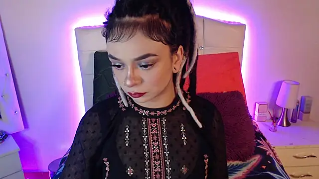 Snapshot of elapetitie chatting on 11/10/25, 06:56 elapetitie online show from 11/10/25, 06:56