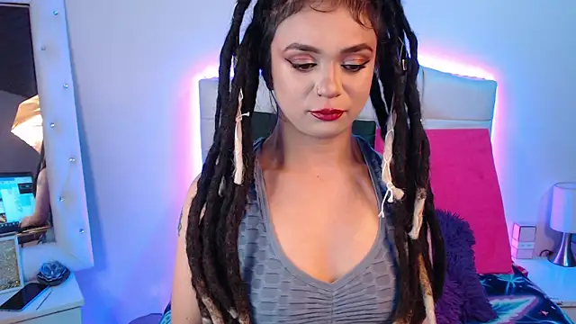 Snapshot of elapetitie chatting on 11/30/25, 04:16 elapetitie online show from 11/30/25, 04:16