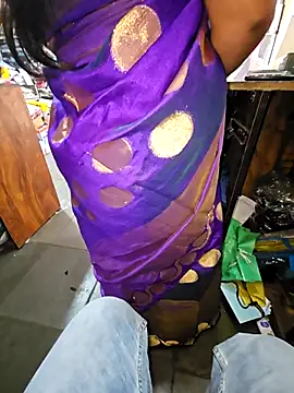 Snapshot of indianhotwife639 chatting on 11/28/25, 05:10 indianhotwife639 online show from 11/28/25, 05:10