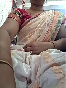 Snapshot of indianhotwife639 chatting on 06/18/26, 04:46 indianhotwife639 online show from 06/18/26, 04:46