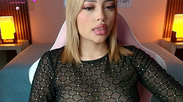 Snapshot of _meliblue chatting on 12/04/25, 07:33 meliblue online show from 12/04/25, 07:33