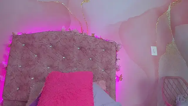 Mila grace  online show from 10/17/25, 06:32