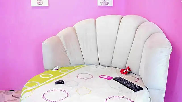 Snapshot of LadyandMaverick chatting on 10/02/25, 05:14 LadyandMaverick online show from 10/02/25, 05:14