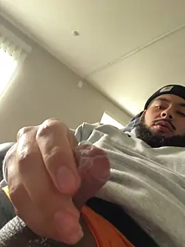 Snapshot of Bbrn69official chatting on 12/19/25, 09:11 Bbrn69official online show from 12/19/25, 09:11