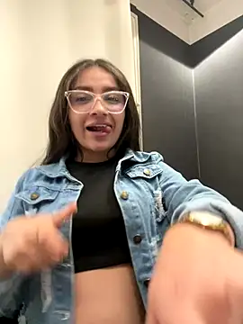 Alyha Cortes online show from 11/22/25, 03:38