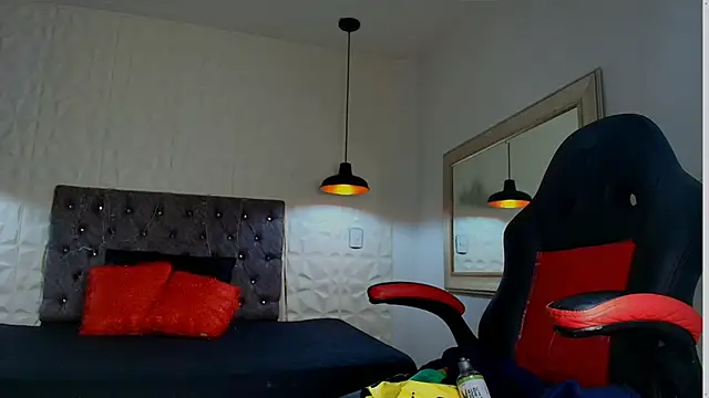 Snapshot of karol_dl chatting on 09/28/25, 10:04 karol dl online show from 09/28/25, 10:04