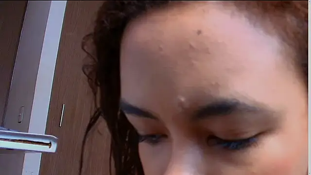 Snapshot of karol_dl chatting on 10/16/25, 12:28 karol dl online show from 10/16/25, 12:28