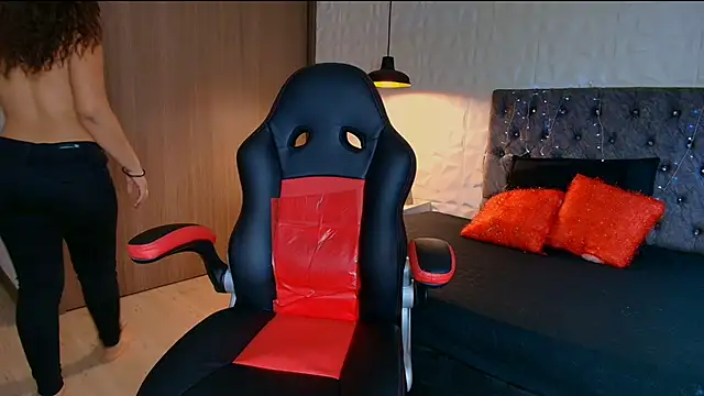 Snapshot of karol_dl chatting on 11/19/25, 10:54 karol dl online show from 11/19/25, 10:54