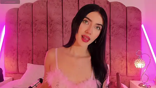 Snapshot of ValeskaZuev1 chatting on 10/12/25, 07:13 ValeskaZuev1 online show from 10/12/25, 07:13