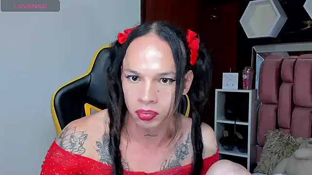 Snapshot of sara_slut21 chatting on 03/07/25, 05:28 sara slut21 online show from 03/07/25, 05:28