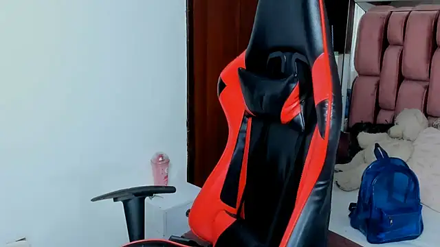 Snapshot of sara_slut21 chatting on 03/18/25, 03:20 sara slut21 online show from 03/18/25, 03:20