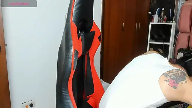 Snapshot of sara_slut21 chatting on 03/20/25, 02:29 sara slut21 online show from 03/20/25, 02:29