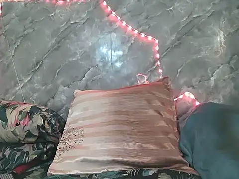 Snapshot of ZARIA-VIXEN chatting on 12/02/25, 11:48 ZARIA-VIXEN online show from 12/02/25, 11:48