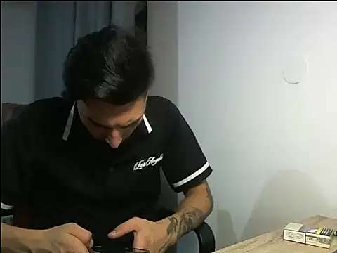 Snapshot of Alexgrc13 chatting on 10/14/25, 06:20 Alexgrc13 online show from 10/14/25, 06:20