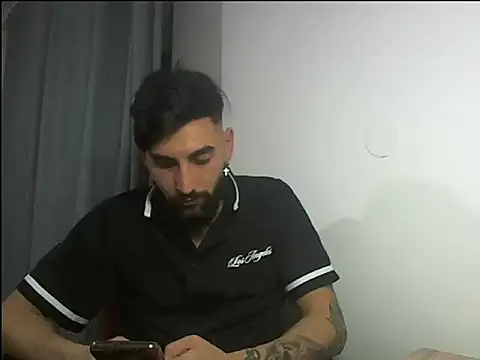 Snapshot of Alexgrc13 chatting on 10/18/25, 06:52 Alexgrc13 online show from 10/18/25, 06:52