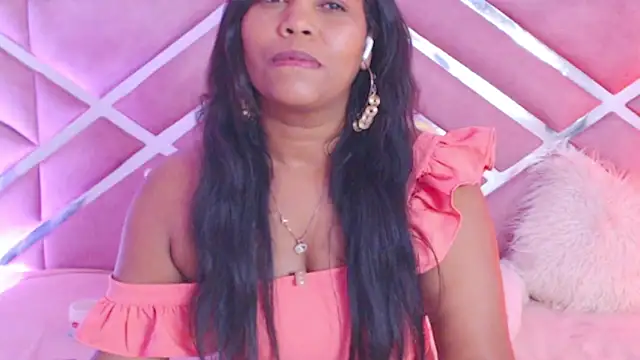 Snapshot of sofia_07 chatting on 12/21/25, 12:07 sofia 07 online show from 12/21/25, 12:07