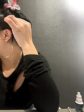 Snapshot of Emily_Rivers_ chatting on 10/22/25, 01:11 Emily Rivers online show from 10/22/25, 01:11