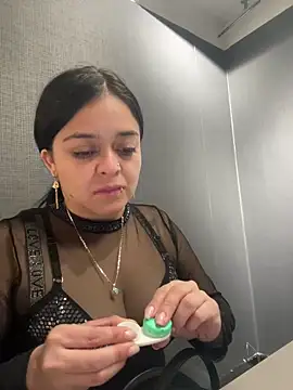 Snapshot of Emily_Rivers_ chatting on 11/21/25, 01:21 Emily Rivers online show from 11/21/25, 01:21