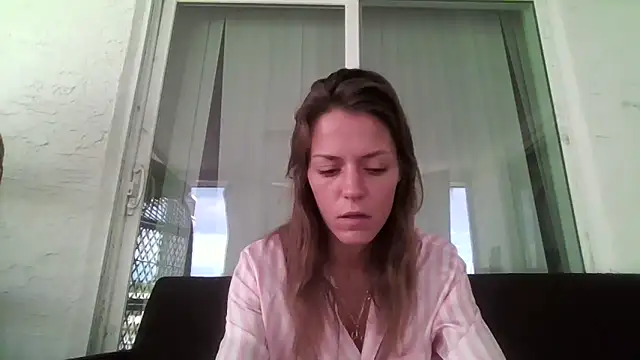 Snapshot of LaylaRainVIP chatting on 09/14/25, 04:28 LaylaRainVIP online show from 09/14/25, 04:28