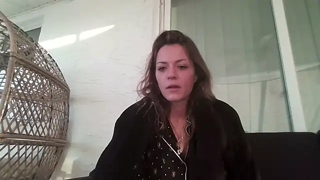 Snapshot of LaylaRainVIP chatting on 12/14/25, 10:03 LaylaRainVIP online show from 12/14/25, 10:03