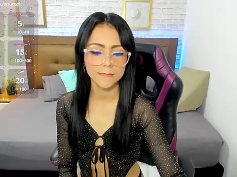 Snapshot of liittle_sunflower chatting on 11/19/25, 01:22 liittle sunflower online show from 11/19/25, 01:22